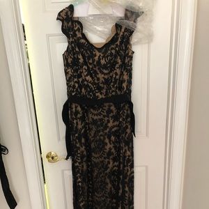 Stunning Tadashi Shoji la e Gown!  Size 16!